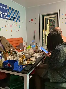 xiaotiantian-10 (F young) - 赚钱还债