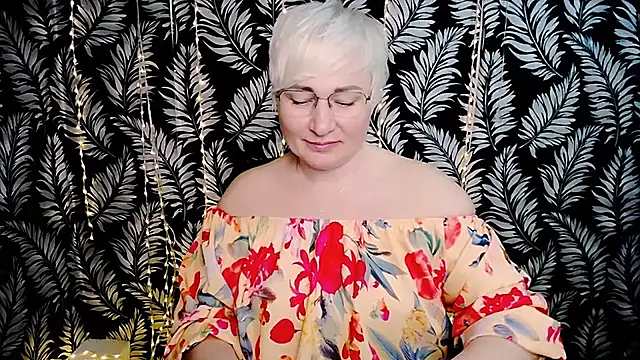 Olivia_playful webcam