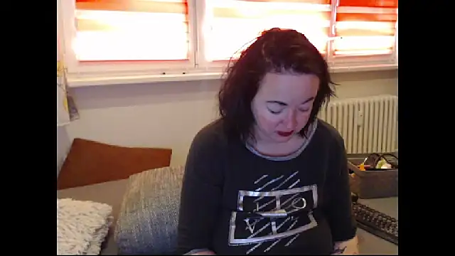 alexie33 - Alexie33's free webcam - UK Sex Cams