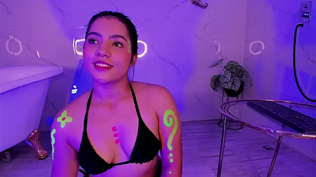 zharia_lux_25 webcam