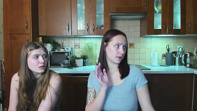 HotCaramellsTV webcam