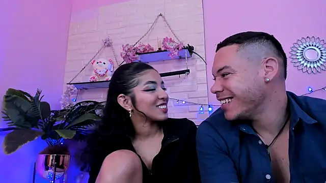 Aronandmoli69 webcam