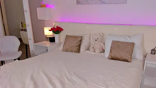 Anellyball Stripchat cam model