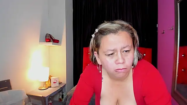 ScarletBigTitties webcam