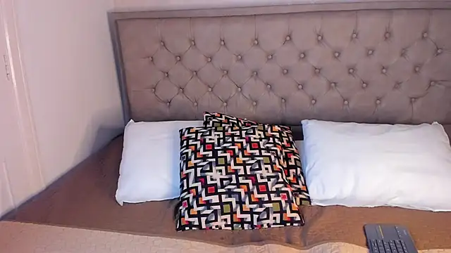 Sienna_brunette webcam