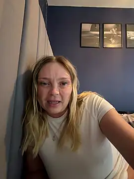 Webcam Model (Sky25x)  is live.Free join now!