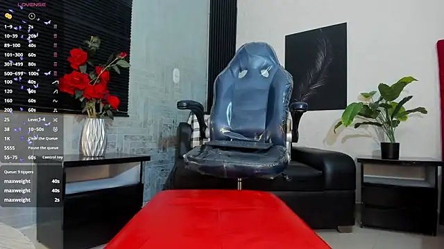 Luciaoregon Stripchat cam model