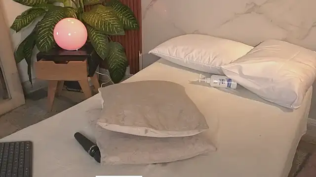 SophieCollins_1 webcam