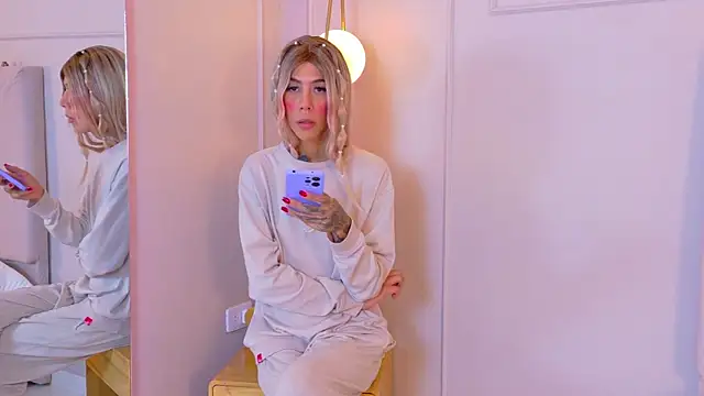 Darlyn_tenderhot__ webcam