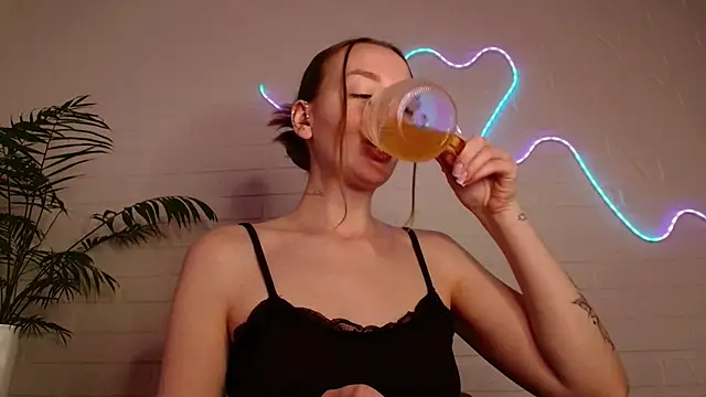 WhitePrincessLuna webcam