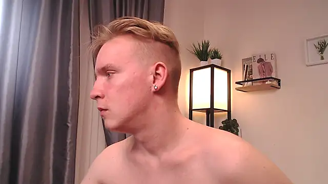AlexxSweet webcam