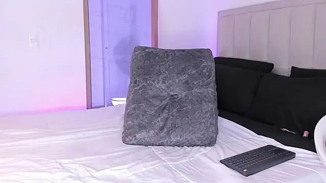 valeria__lewiis live sex cam