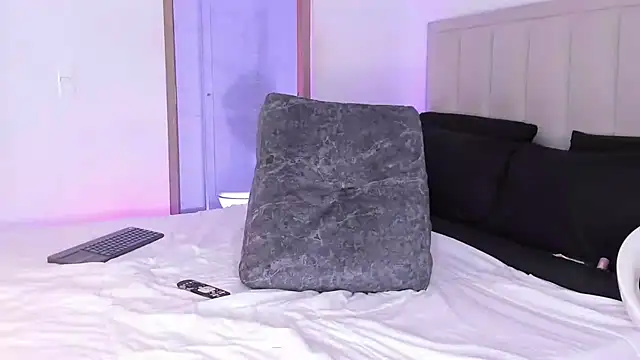 valeria__lewiis webcam