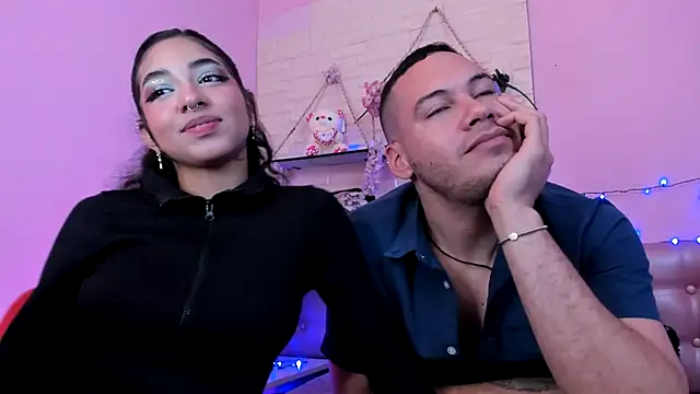 Aronandmoli69 webcam