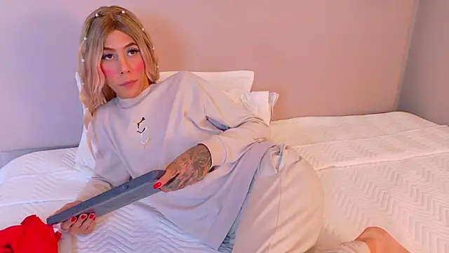 Darlyn_tenderhot__ webcam