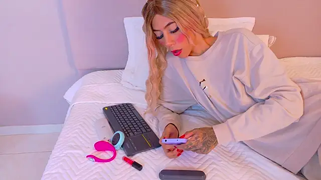 Darlyn_tenderhot__ webcam