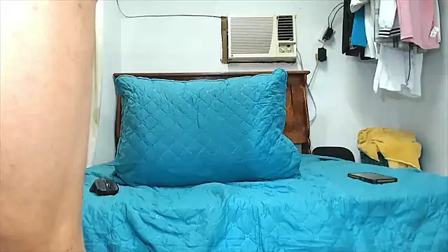 black_latin23cm webcam