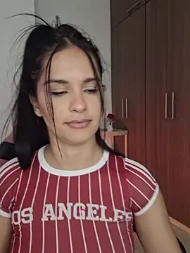 heyshaa Stripchat cam model