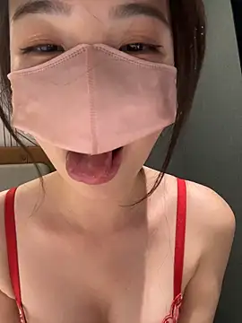 gougou13 Stripchat cam model