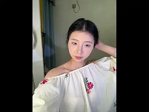 Y--F--LOVE Stripchat cam model