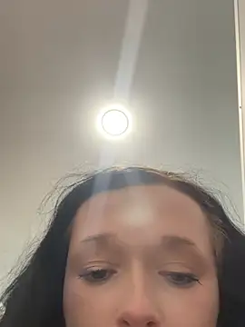 Flora_Ray Stripchat cam model