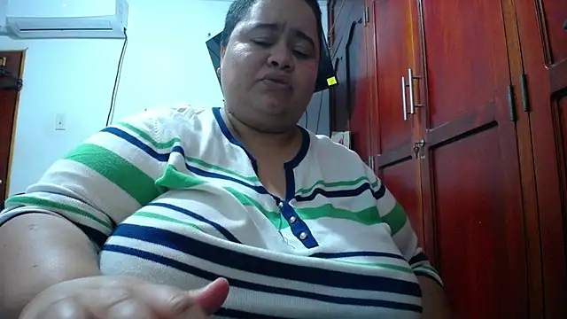 hotlesby4uxxx webcam