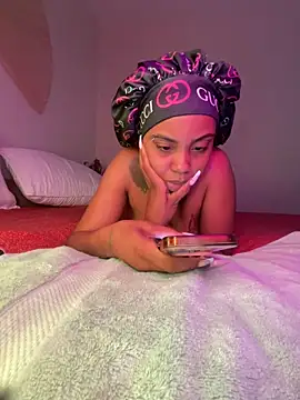 TheRealOshunQueen webcam