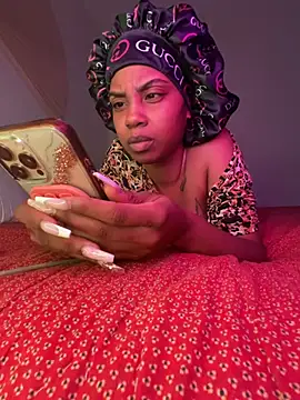 TheRealOshunQueen webcam