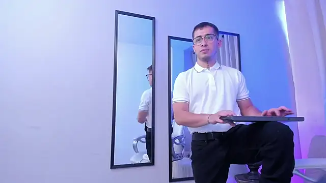 Tommas_Jhonson webcam