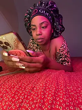 TheRealOshunQueen webcam