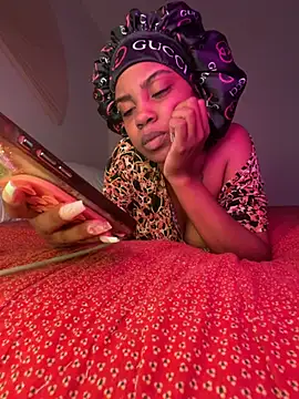 TheRealOshunQueen webcam