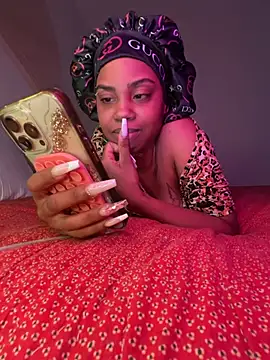 TheRealOshunQueen webcam