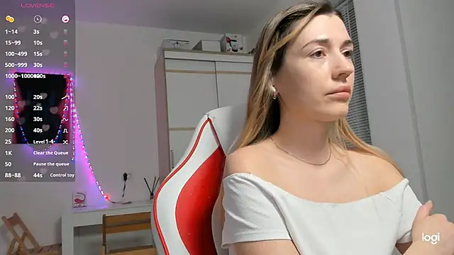 HotCarolineXO webcam