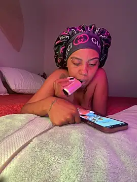 TheRealOshunQueen webcam