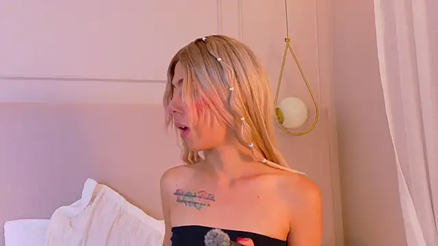 Darlyn_tenderhot__ webcam