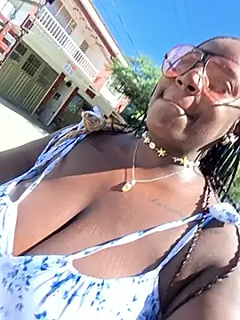 Adrilovechocolate webcam