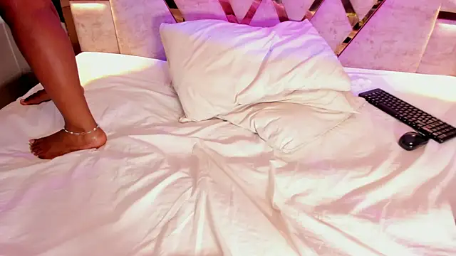 Athenea_Mills webcam