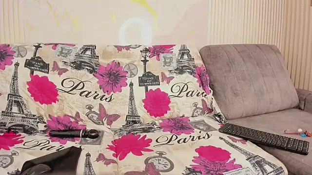 NhoanBrunette webcam