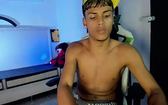 angel_foxc_ (M twink) - spanking in the ass