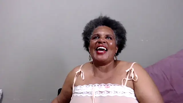 GrandBustyMelon webcam