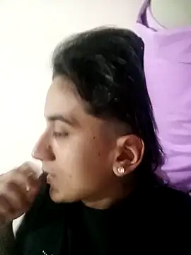 EsmeraldaNaim webcam