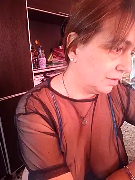 jaz_sexy4 (F milf) - Jugar con mi dildo en mis tetas 1 min