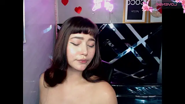 afrodita_wild_v (F teen) - lovense control 3 minutes to the king