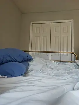 oliviaprettypussy webcam