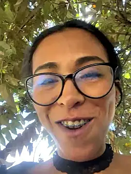 Emma__cumlovee webcam