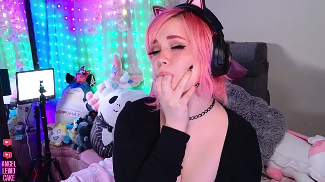 Angel-Lewd-Cake webcam