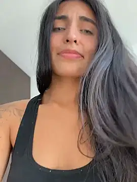 Webcam Model (DaphneUwu)  is live.Free join now!