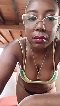 channeldelacroix (F milf) - Stick out your tongue