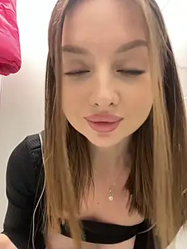 Webcam Model (KrisMagnoly)  is live.Free join now!