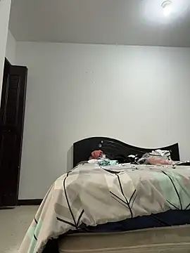 Amelie-RedHoney webcam